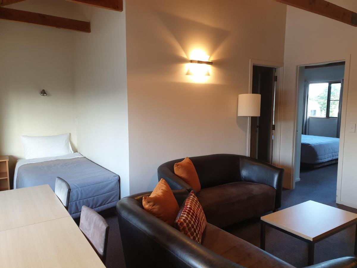 The Hobbit Motorlodge Ohakune Bagian luar foto