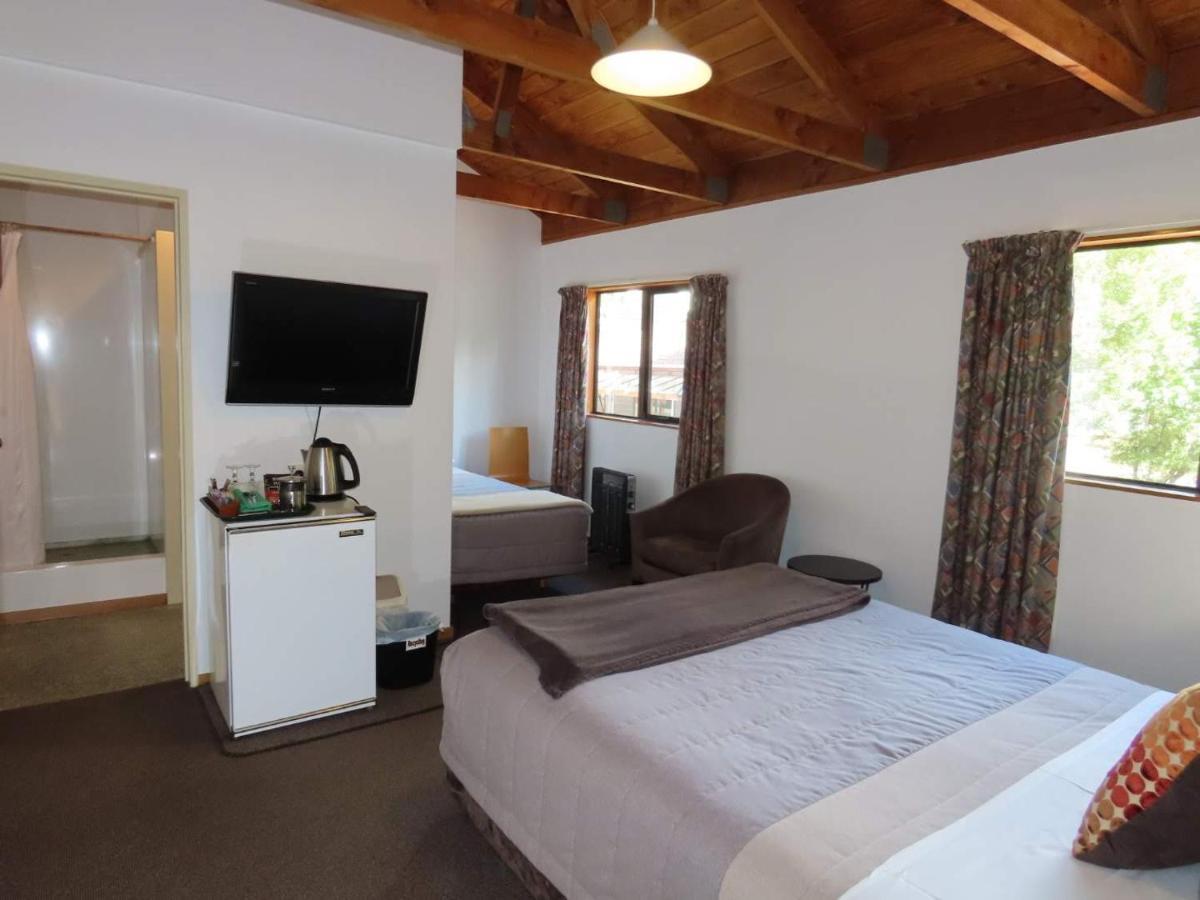 The Hobbit Motorlodge Ohakune Bagian luar foto