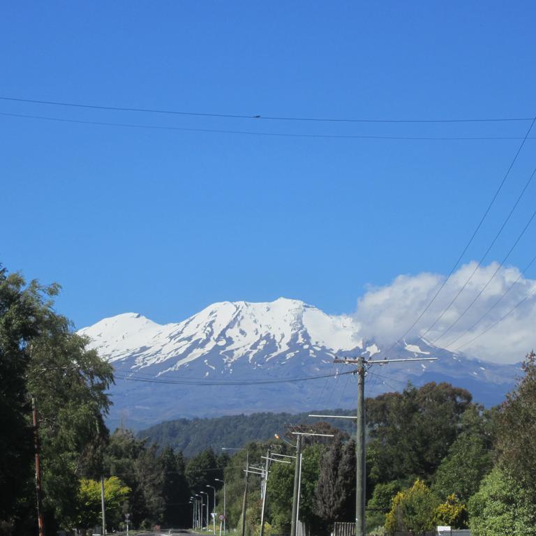 The Hobbit Motorlodge Ohakune Bagian luar foto