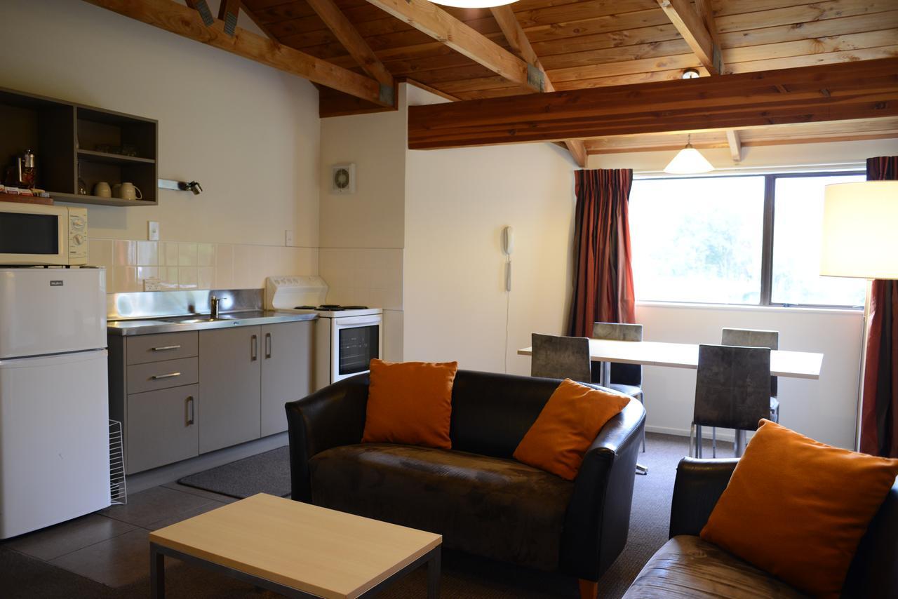 The Hobbit Motorlodge Ohakune Bagian luar foto